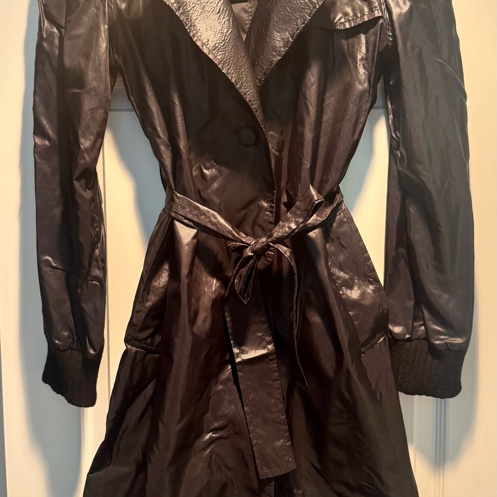 Sleek Boutique Black Women's Lightweight Trench Coat with Tie Belt